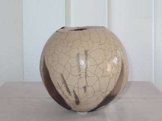 Raku Kugelvase, Keramik - Helgard Tscherwitschke Keramik - Helgard Tscherwitschke Living room