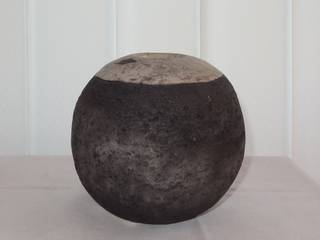 Runde Raku-Vase (klein), Keramik - Helgard Tscherwitschke Keramik - Helgard Tscherwitschke Other spaces