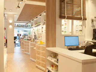 Proyecto de reforma y decoración para farmacia, Sube Interiorismo Sube Interiorismo Commercial spaces Wood Wood effect