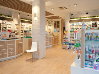 Proyecto de reforma y decoración para farmacia, Sube Interiorismo Sube Interiorismo Commercial spaces لکڑی White
