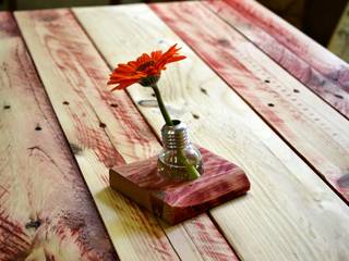 Table basse rouge en palette, Paul H - Artéfacts Paul H - Artéfacts ห้องนั่งเล่น ไม้ Wood effect