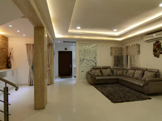 DUPLEX VILLA INTERIORS WITH ROYAL TOUCH, KREATIVE HOUSE KREATIVE HOUSE Living room