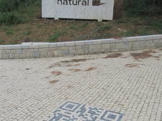 Arranjos Exteriores, passeios e QR code em Calçada Portuguesa, ROC2C_Calçada Portuguesa ROC2C_Calçada Portuguesa พื้นที่เชิงพาณิชย์ หินปูน