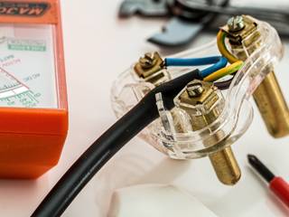 Electrician services Archway Salas de estar modernas por Builders Archway Moderno