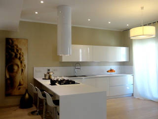 Design & Feng Shui, The Creative Apartment The Creative Apartment Modern style kitchen Wood White