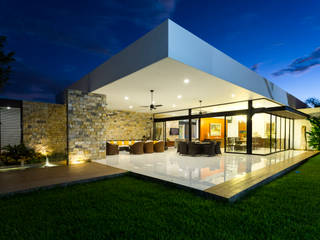 Casa O44, P11 ARQUITECTOS P11 ARQUITECTOS بلكونة أو شرفة