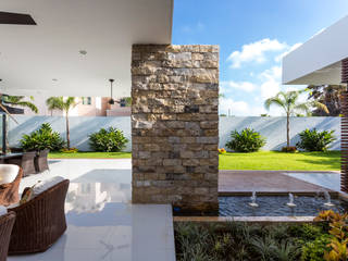 Casa O44, P11 ARQUITECTOS P11 ARQUITECTOS Modern balcony, veranda & terrace