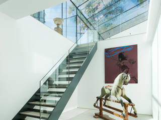 Glass House, Martin Gardner Photography Martin Gardner Photography Modern Corridor, Hallway and Staircase