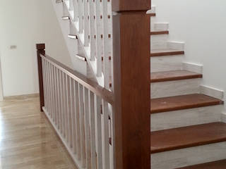 Escalera de roble macizo, MUDEYBA S.L. MUDEYBA S.L. Corridor, hallway & stairs Stairs Solid Wood