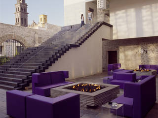 Hotel La Purificadora, Serrano+ Serrano+ Modern balcony, veranda & terrace