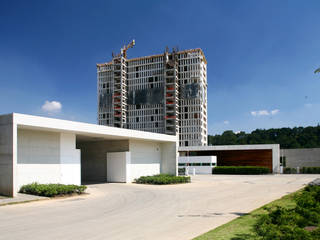 Cumbres de Santa Fé, Serrano Monjaraz Arquitectos Serrano Monjaraz Arquitectos Moderne Häuser