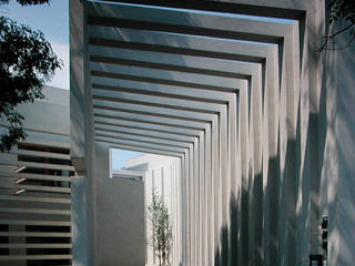 Corporativo Tres Picos, Serrano Monjaraz Arquitectos Serrano Monjaraz Arquitectos モダンスタイルの 玄関&廊下&階段