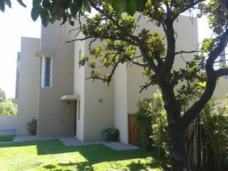 casa minimalista en San Isidro, Family Houses Family Houses Casas minimalistas