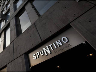 Restaurante Spuntino, Serrano+ Serrano+ 모던스타일 주택