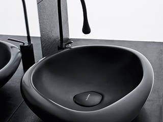 Sasso sit-on wash basin, Mastella Design Mastella Design Modern bathroom Synthetic Black