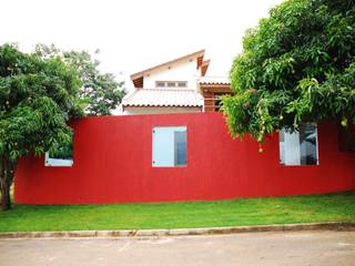 Residência Condomínio Cafezal, Mônica Mellone Arquitetura Mônica Mellone Arquitetura Eclectic style houses