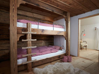 homify Rustic style nursery/kids room