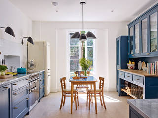 Light Filled Traditional Kitchen Holloways of Ludlow Bespoke Kitchens & Cabinetry Кухня в классическом стиле Дерево Синий