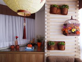 Varanda Zen - Florianópolis / SC, Ponta Cabeça - Arquitetura Criativa Ponta Cabeça - Arquitetura Criativa Asiatischer Balkon, Veranda & Terrasse MDF Braun