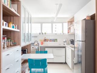 Apartamento do Amigo Calculista, Nautilo Arquitetura & Gerenciamento Nautilo Arquitetura & Gerenciamento Cozinhas modernas Azulejo