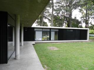 Casa Bunker en La Reja, Moreno, dymmuebles dymmuebles Dom prefabrykowany Beton