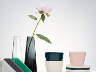 Der Meister der Falten trifft auf finnisches Produktdesign, Connox Connox Modern dining room Glass