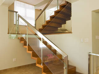 Casa Fbn, Lozí - Projeto e Obra Lozí - Projeto e Obra Classic corridor, hallway & stairs