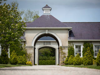 Grand replica linen house with barrel vaulted archway, Des Ewing Residential Architects Des Ewing Residential Architects Rumah Gaya Country