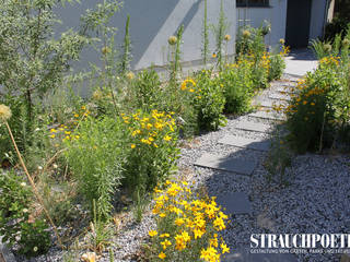 Ausgefallene Staudenpflanzung für sonnigen Vorgarten, Strauchpoeten Strauchpoeten Jardines de estilo moderno