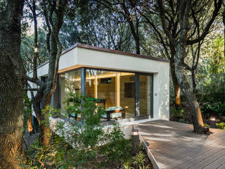 The House in the woods, Officina29_ARCHITETTI Officina29_ARCHITETTI Front yard Wood Wood effect