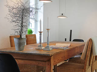 Homestagingprojekt: Historisches Gebäude, hausundso Immobilien Offenburg hausundso Immobilien Offenburg Classic style dining room Wood Wood effect