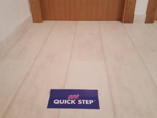 Suelo laminado Quickstep, Almacén de Carpintería Gómez Almacén de Carpintería Gómez Paredes y pisos de estilo moderno