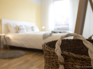 Apartment K01, Holzer & Friedrich GbR Holzer & Friedrich GbR Wiejska sypialnia