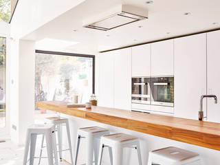 Bright light & white, Holloways of Ludlow Bespoke Kitchens & Cabinetry Holloways of Ludlow Bespoke Kitchens & Cabinetry Minimalist kitchen Wood Wood effect