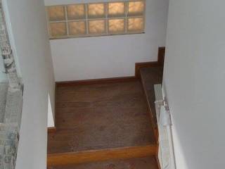 Casa A, Prece Arquitectura Prece Arquitectura Modern corridor, hallway & stairs