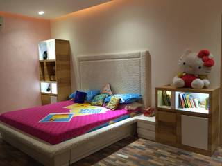 Residence - Mr. Bansal's daughter's room, Ujjval Fadia Architects & Interior Designers Ujjval Fadia Architects & Interior Designers Modern style bedroom Plywood