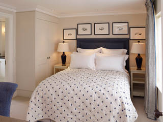 A Former Stable, Now a Vintage Home, Jane Churchill Interiors Jane Churchill Interiors Chambre classique