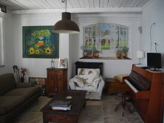 Un rustico a tema ippico, Ghirigori Lab di Arianna Colombo Ghirigori Lab di Arianna Colombo Rustic style living room