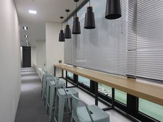 모던한 60평대 사무실 인테리어 , 홍예디자인 홍예디자인 Phòng học/văn phòng phong cách hiện đại