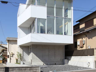 東長町の家, 環境建築計画 環境建築計画 モダンな 家 ガラス 白色