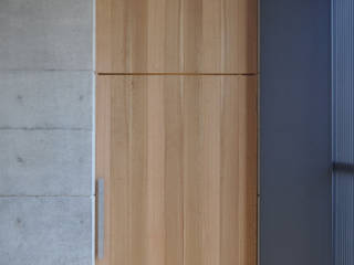 Oak S.house, EVEN EVEN Modern style doors Wood Wood effect