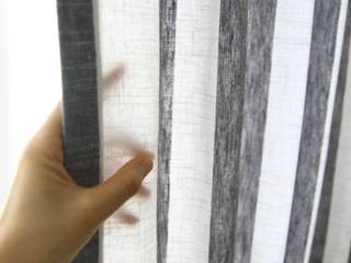 gray stripe curtain, looms703 looms703 北欧スタイルの 寝室