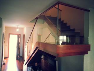 Escalera en Jatoba., Tea maker&design Tea maker&design 미니멀리스트 복도, 현관 & 계단 솔리드 우드 멀티 컬러