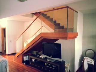 Escalera en Jatoba., Tea maker&design Tea maker&design 미니멀리스트 복도, 현관 & 계단 솔리드 우드 멀티 컬러