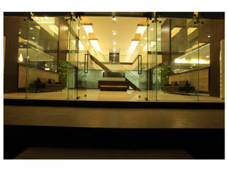 Office for Shree Mahavir Industries at Jamnagar, RUST the design studio RUST the design studio Escritórios modernos Vidro