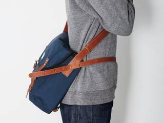 Taschen, stey INTERIOR stey INTERIOR モダンデザインの ドレッシングルーム