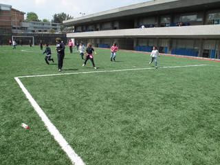 Canchas CIM , ARCO Arquitectura Contemporánea ARCO Arquitectura Contemporánea モダンな庭