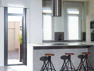 GRAN VIA LOFT, Cuarto Interior Cuarto Interior インダストリアルデザインの キッチン