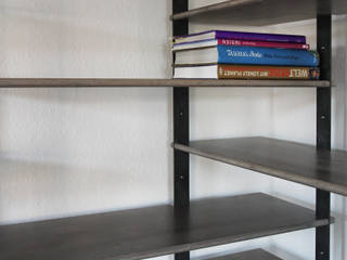 Regal in Graustufen, TubaDesign TubaDesign Modern study/office Wood Wood effect
