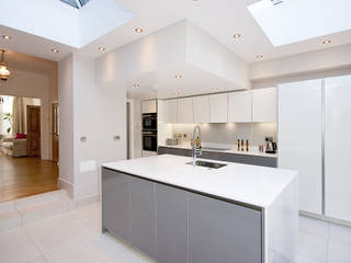 White and Grey High Gloss - Wrap around stone on island, Kitchen Co-Ordnation Kitchen Co-Ordnation Modern kitchen Quartz